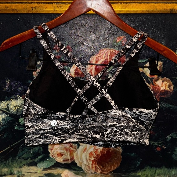 Lululemon Women Nami Wave White Black Print Energy Bra Luxtreme Strappy Top 10 - Picture 1 of 4